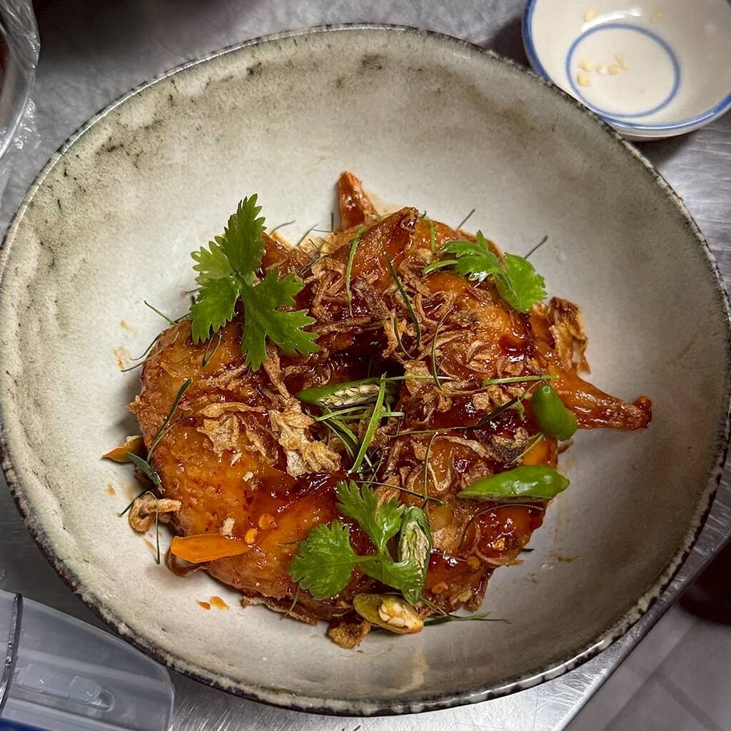 ปีกไก่ทอดซอสน้ำปลาหวาน ปีกไก่ทอดซอสน้ำปลาหวาน